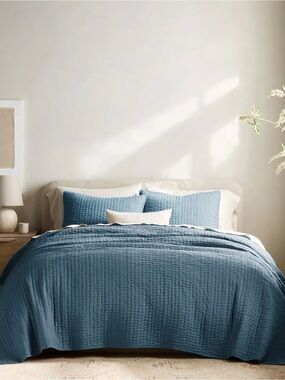 European Glacier Blue Linen and Cotton Full/Queen Quilt - Retail $150